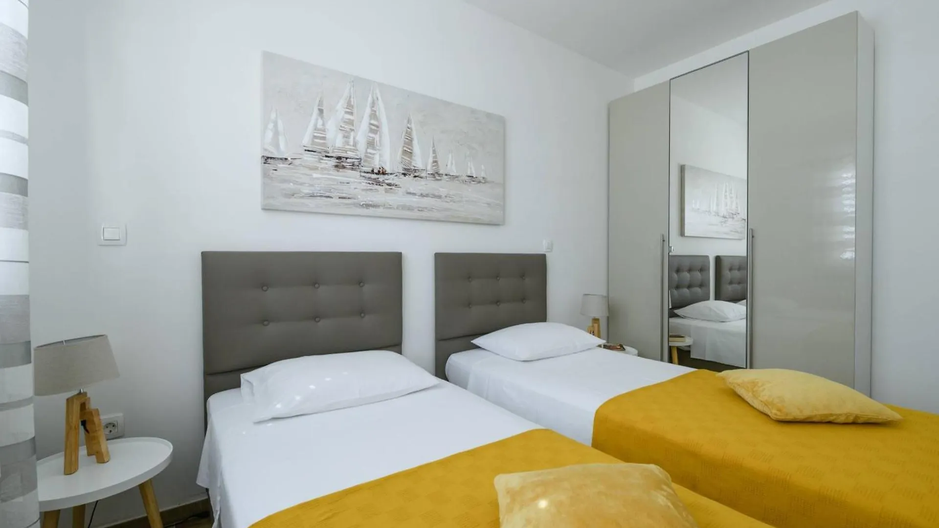 Apartment Ferienwohnung Villa Dora In Kastanjer Pula