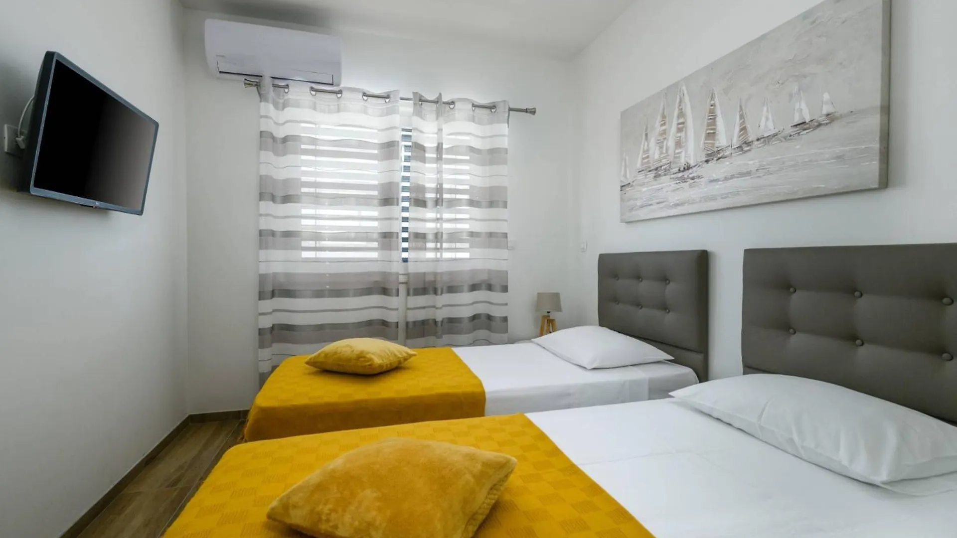 Apartment Ferienwohnung Villa Dora In Kastanjer Pula